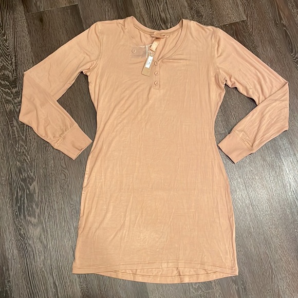 ✅SOLD✅🪷NWT SKIMS Sleep Lounge Long Sleeve Henley Dress Ochre size Large - Picture 2 of 11